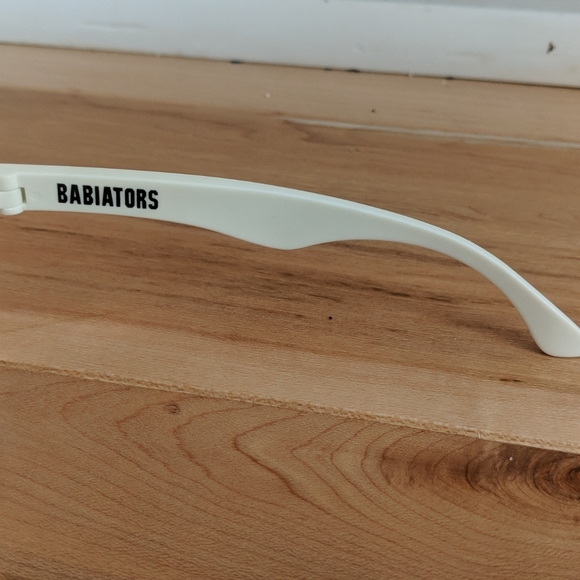 Babiators Sweetheart Polarized Sunglasses 6+ - Picture 4 of 7